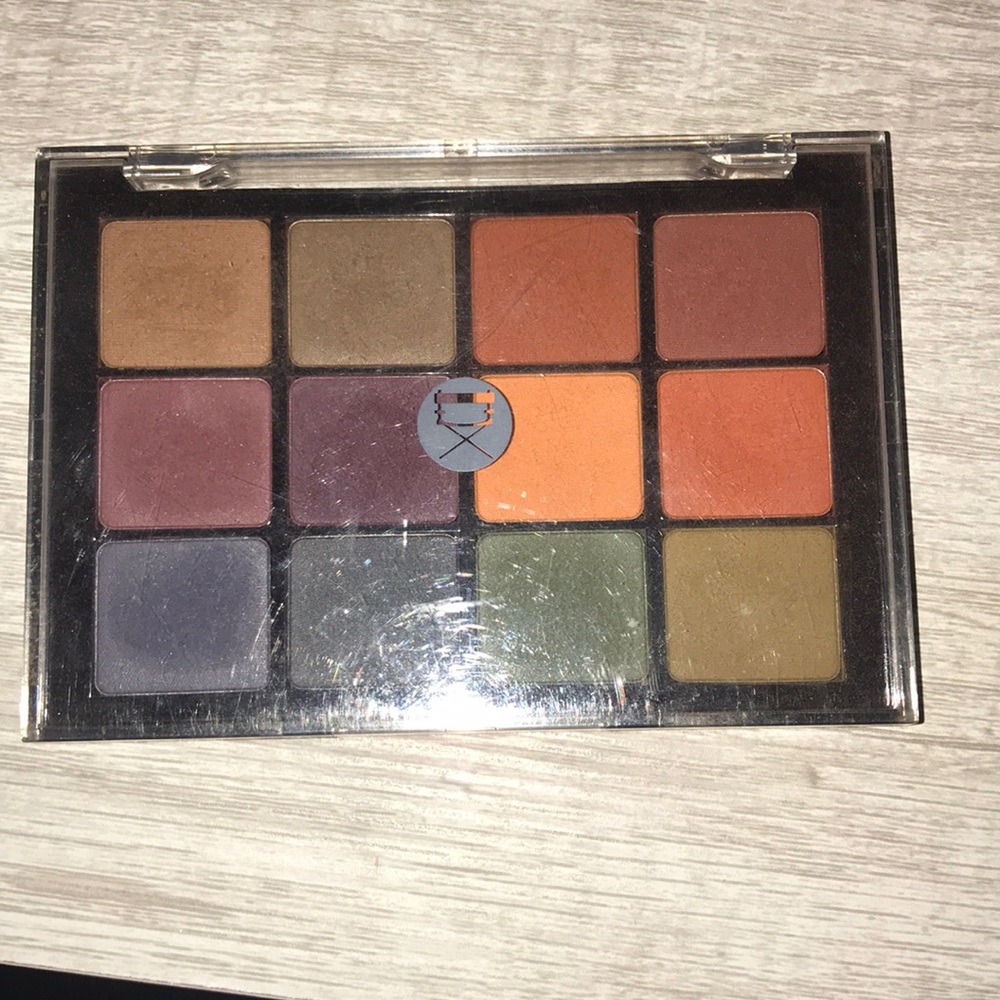 Viseart Dark Matte eyeshadow